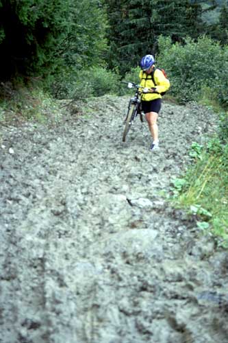 Wanderweg im Gebiet von Rochebrune