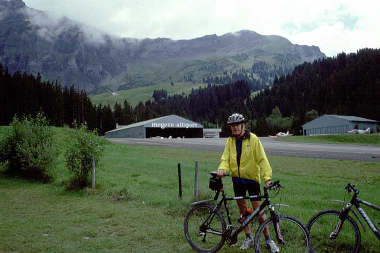 Der Flughafen (Altiport)von Meg&egrave;ve
